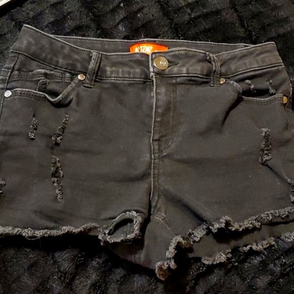 Astor SZ 7 Black Denim Distessed Cut-Off Shorts - Picture 2 of 10